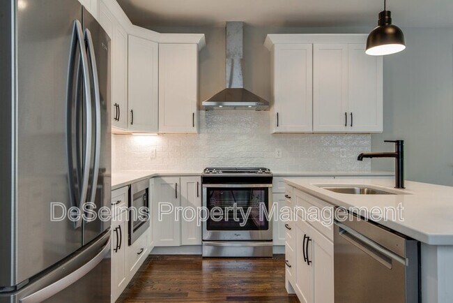 Photo - 2221B Winford Ave