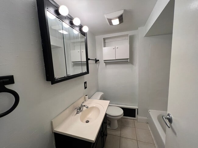 Photo - 5329 Holmes St