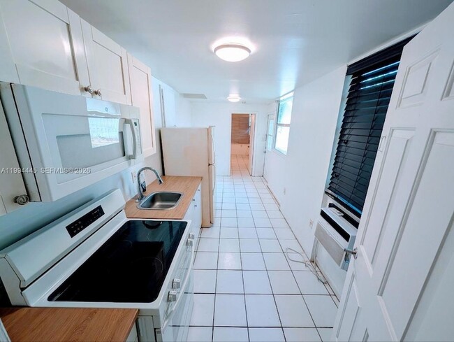 Photo - 1825 Harding St Unit 5