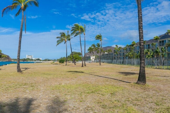 Photo - Direct ocean front 1 bed, 1 bath, covered parking, extra parking stall available for rent Unit B307