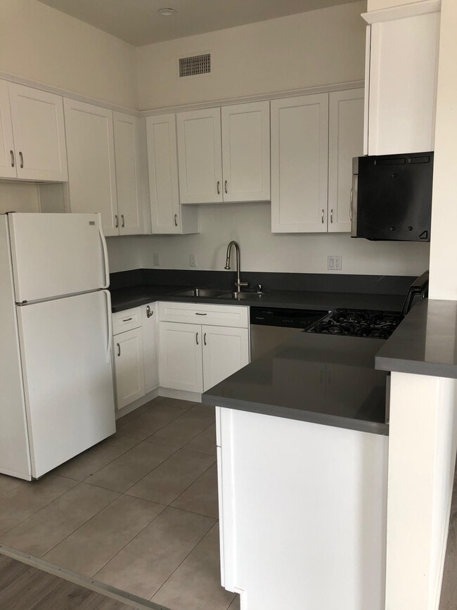 Photo - 6844 Woodman Ave Unit 308