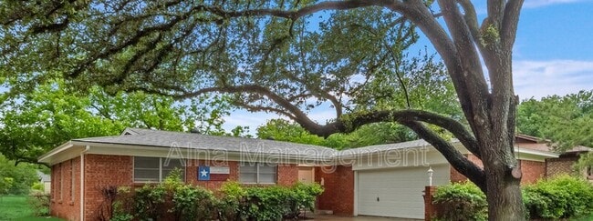 Photo - 805 N Douglas Ave