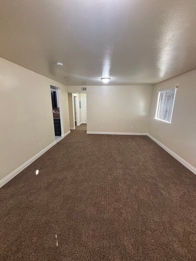 Photo - 139 E 110th St