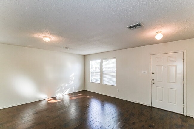 Photo - 8712 Cove Meadow Ln