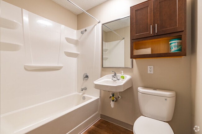 1BR, 1BA - 475SF