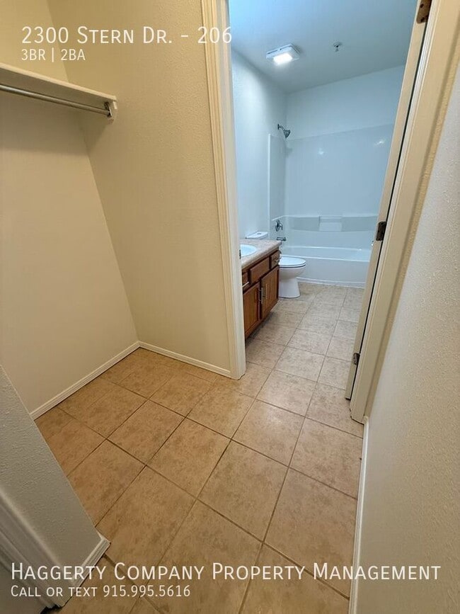 Photo - 2300 Stern Dr