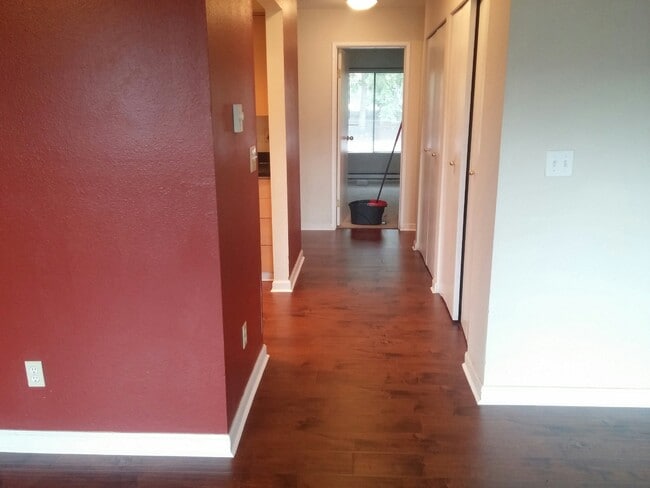 Coridoor - 10424 NE 32nd Plz Unit C-303