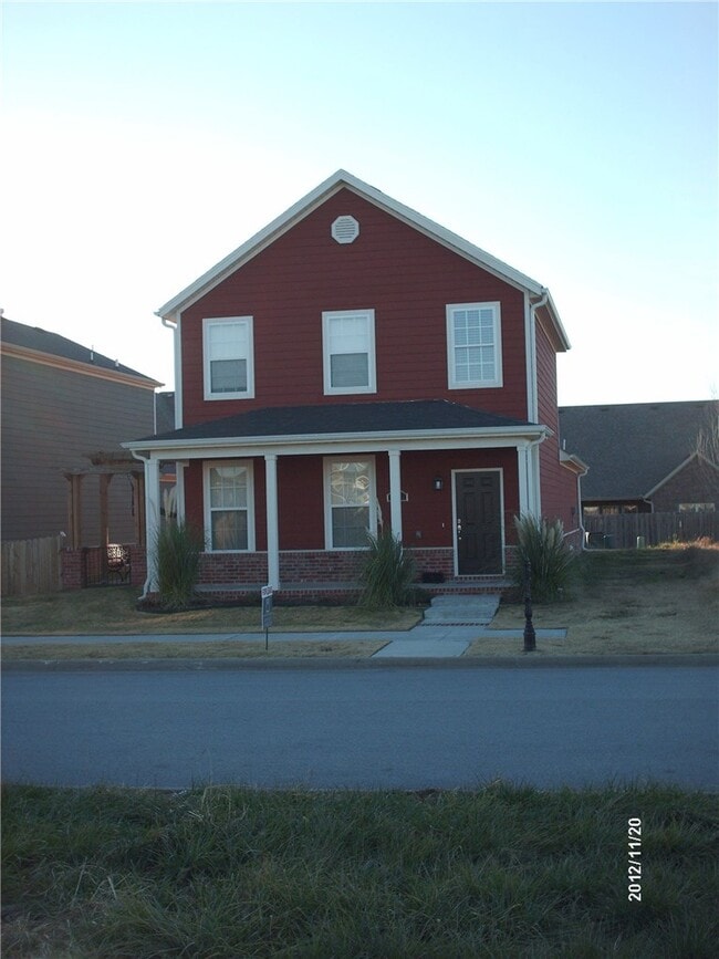 Building Photo - 649 N Longfellow Ln