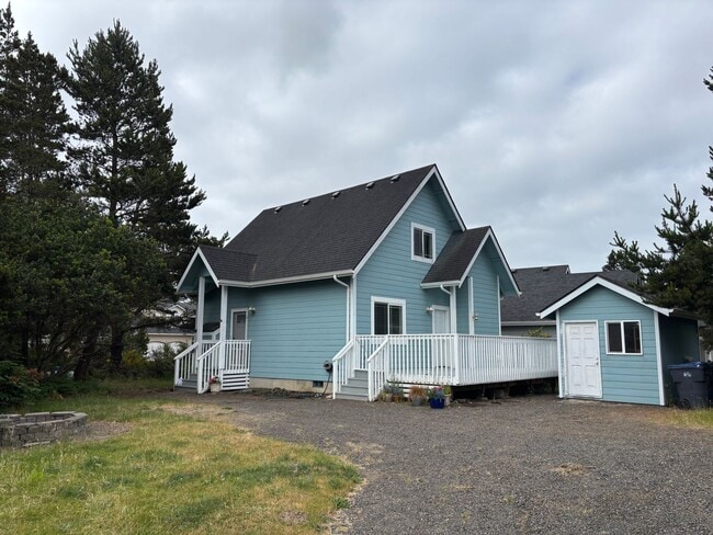 Building Photo - 905 Pacific Surf Ave SW