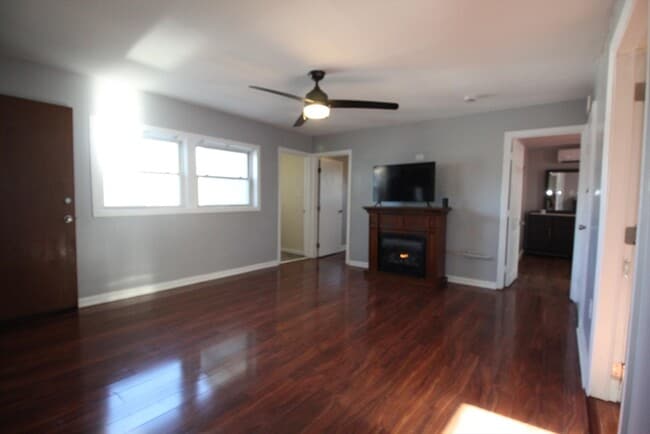 Photo - 522 Slade St Unit 2