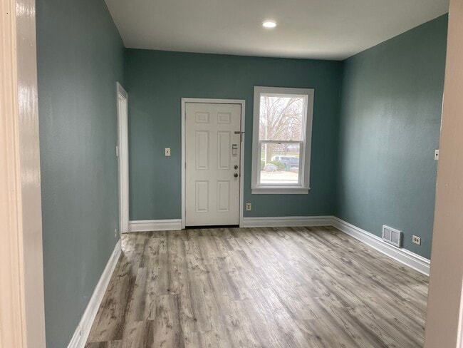 Photo - 114 E Richmond St