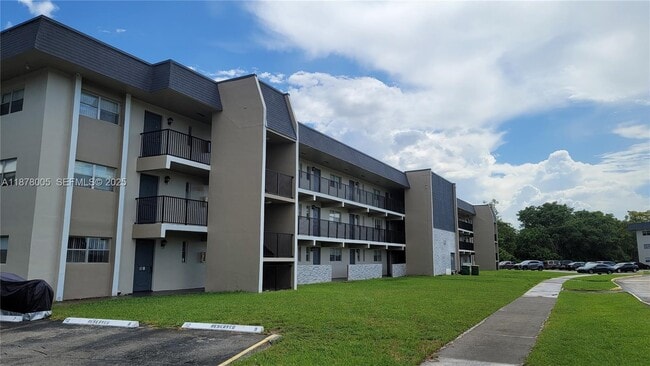 Building Photo - 7820 S Colony Cir Unit 102