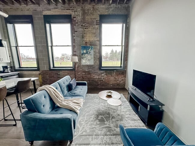 Photo - 403 W 4th St N Unit SI ID1534858P