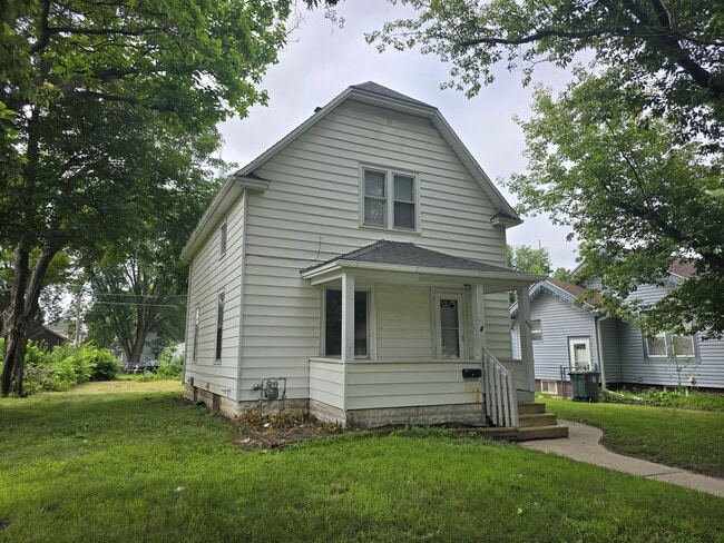 Building Photo - 833 Dawson St Rental