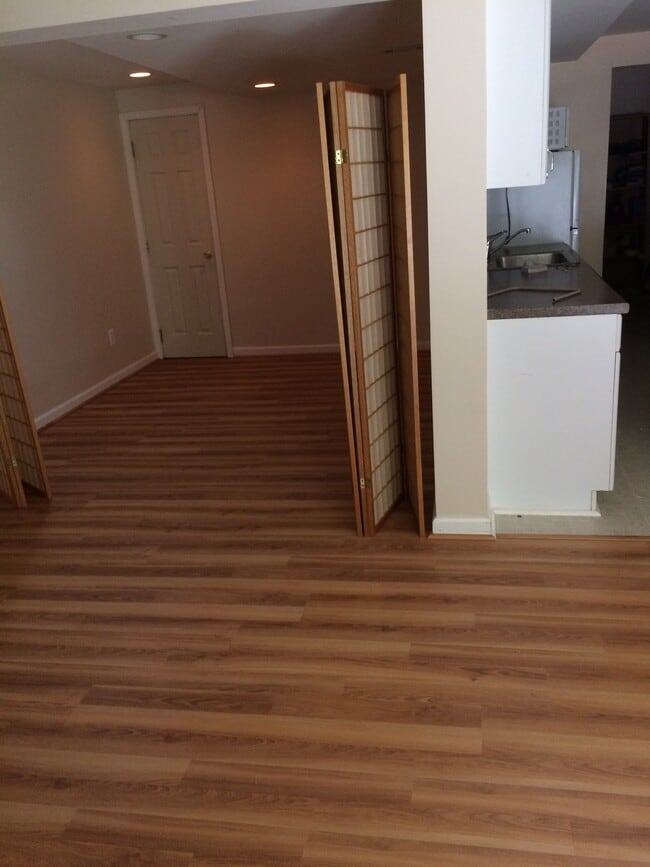 Sala de estar en forma de L - 19628 Club Lake Rd