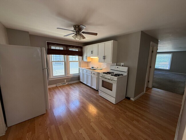 Photo - 75 Juniata Pl Unit Upper