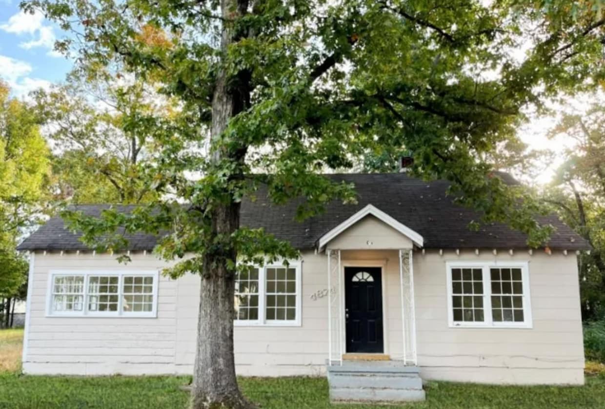 Photo - 4874 Hale Road