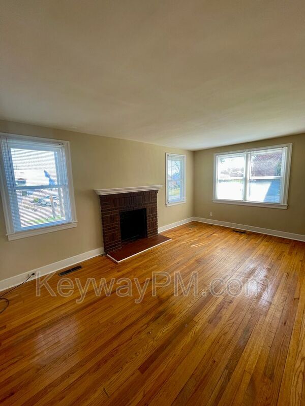 Photo - 2085 Heckle St