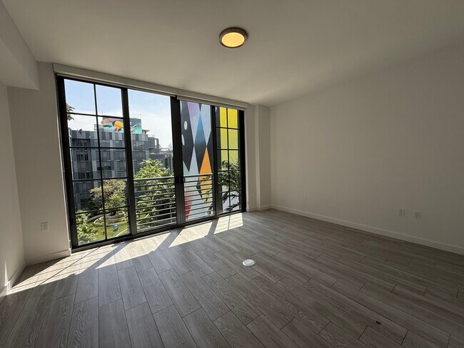 Building Photo - 169 NW 26th St Unit A2