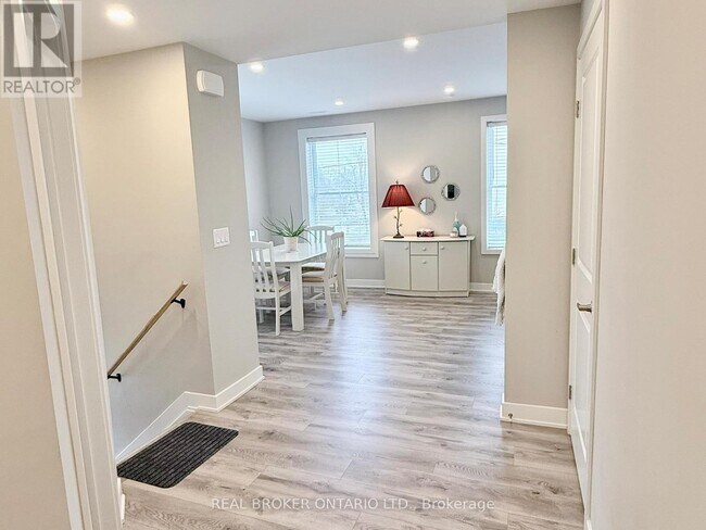 Photo - 143 Elmsley St N Unité B