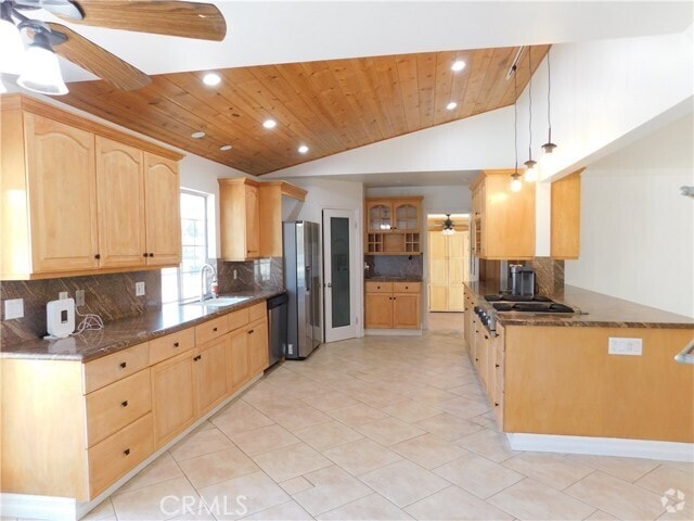 Building Photo - 8535 Paso Robles Ave Rental