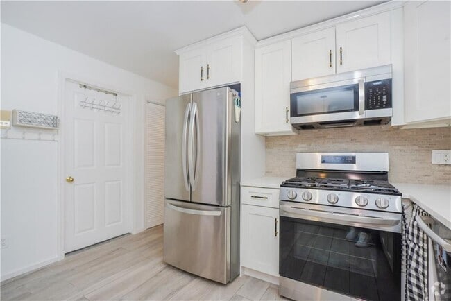 Building Photo - 1229 65th St Unit A Rental