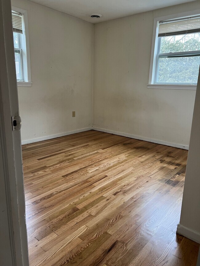 Building Photo - 218 Tareyton Dr