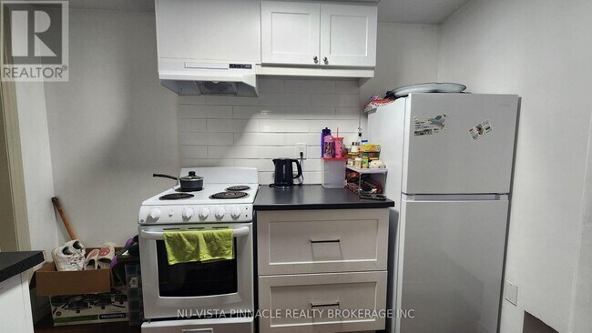 Photo - 11 Oxford St W