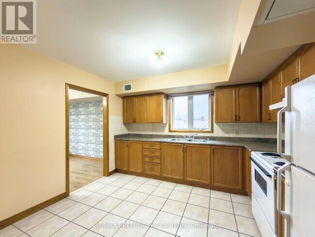 Photo - 2311 Major MacKenzie Dr. Unit 4