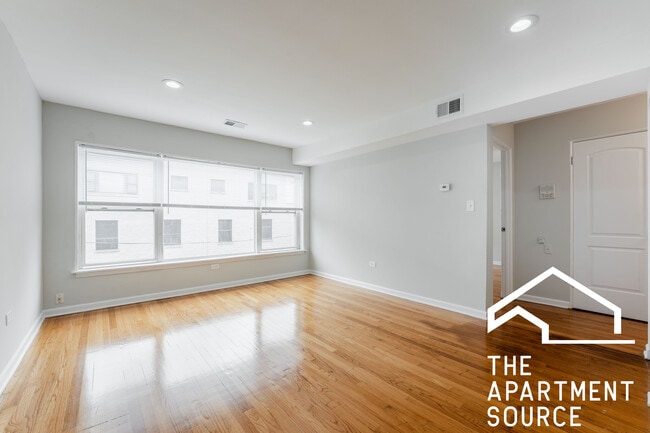 Building Photo - 6535 N Mozart St Unit 1R Rental