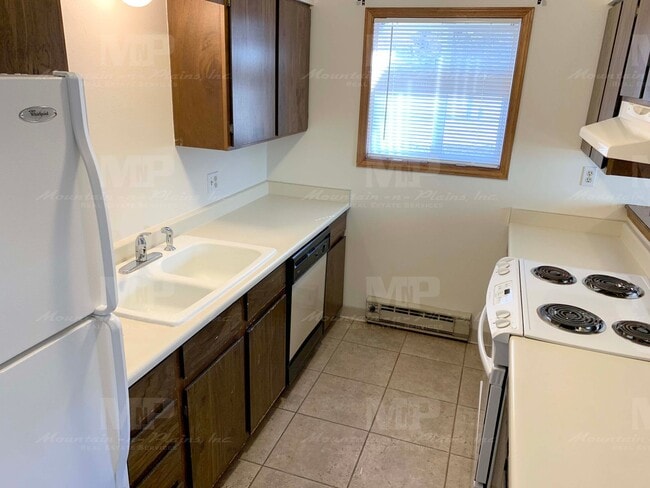 Photo - 531-533 Strachan Dr