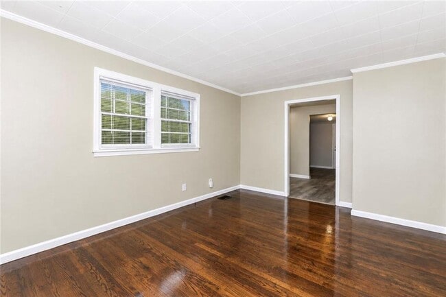 Photo - 225 Glenrose Cir SW