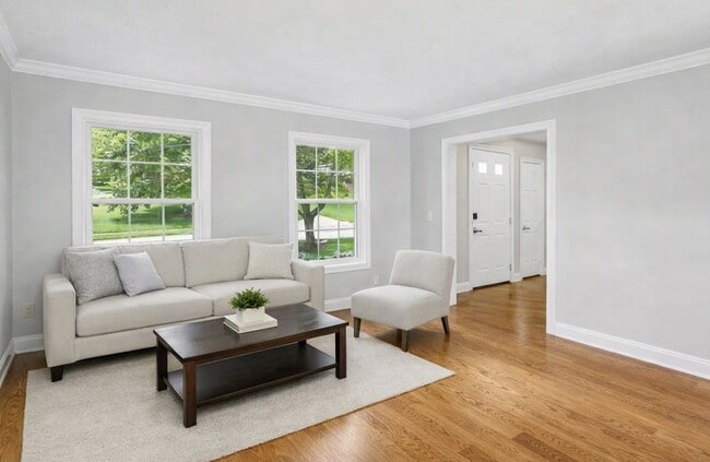 Photo - 991 Lakepointe Ct