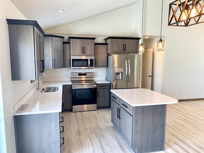 Photo - 3915 Swan Rd