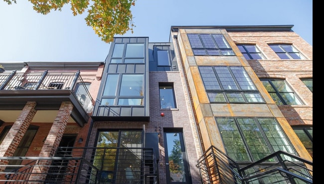 Building Photo - 2244 Ontario Rd NW Unit 4