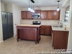 Photo - 4923 Bending Elms