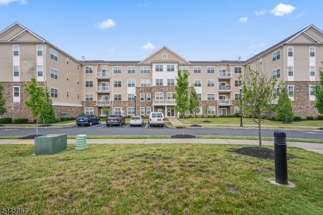 Building Photo - 723 Lorhan Dr