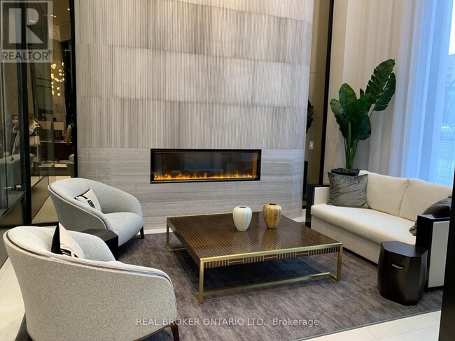 Photo - 2020 Bathurst St Unit 615