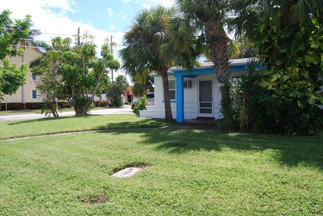 Building Photo - 6402 Gulf Winds Dr Unit 1