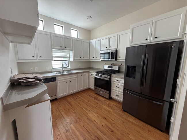 Photo - 8715 Meadowcroft Dr Unit 1204