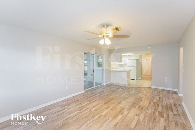 Photo - 136 Sunnyside St NW