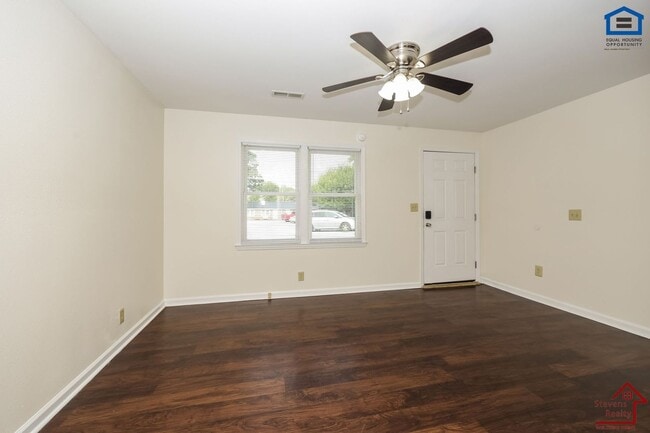 Photo - 702 Couch St