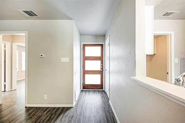 Photo - 2106 Nickerson St Unidad 201