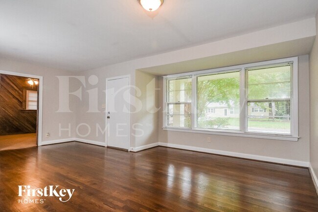 Photo - 3303 Canterbury St