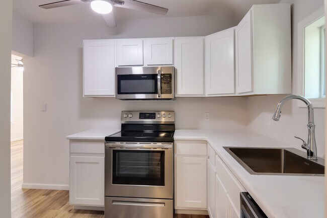 Photo - 624 E State St Unit 4