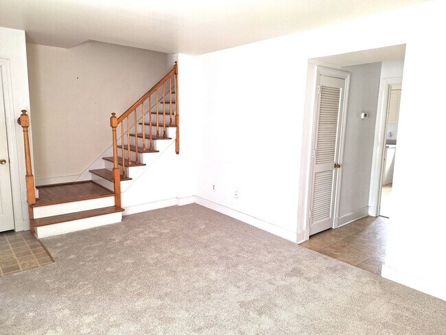 Photo - 2 bedroom / 1.5 bathroom -Jamestown 1607