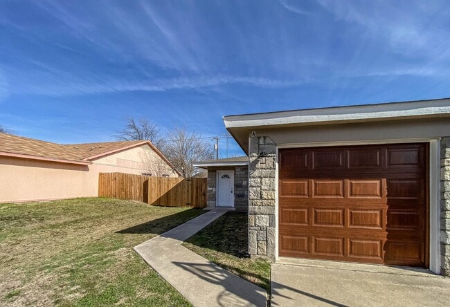 Photo - 2208 Shoemaker Dr