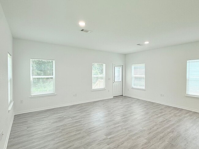 Photo - 6329 Long St