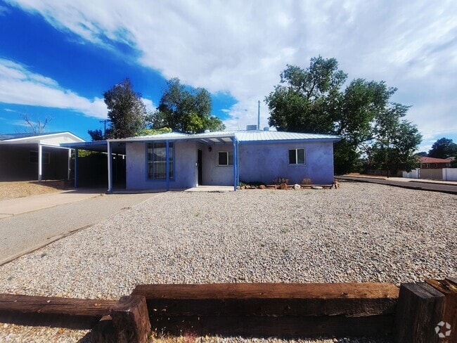Building Photo - Charming 3-Bedroom Home in Northeast Albuq...