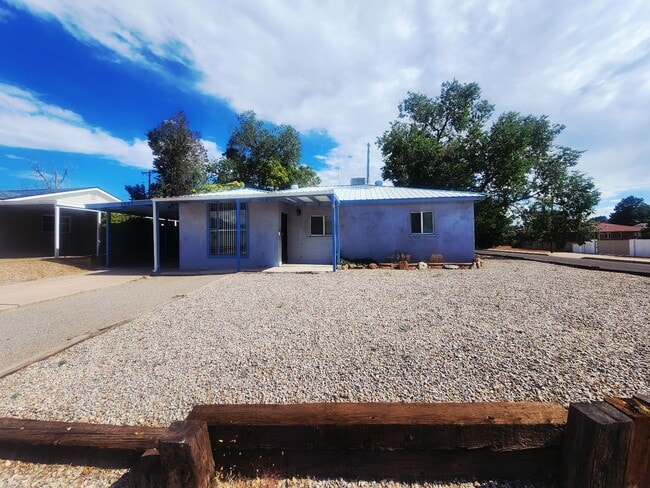 Charming 3-Bedroom Home in Northeast Albuq... - Charming 3-Bedroom Home in Northeast Albuq...
